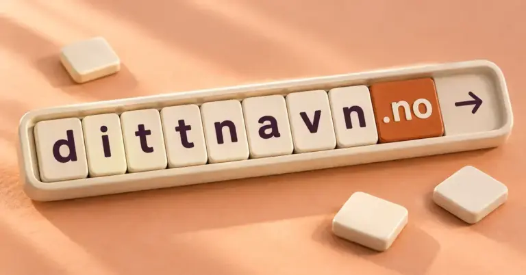 Bokstavbrikker danner domenenavnet «dittnavn.no» i et stilisert adressefelt på en varm ferskenfarget bakgrunn.